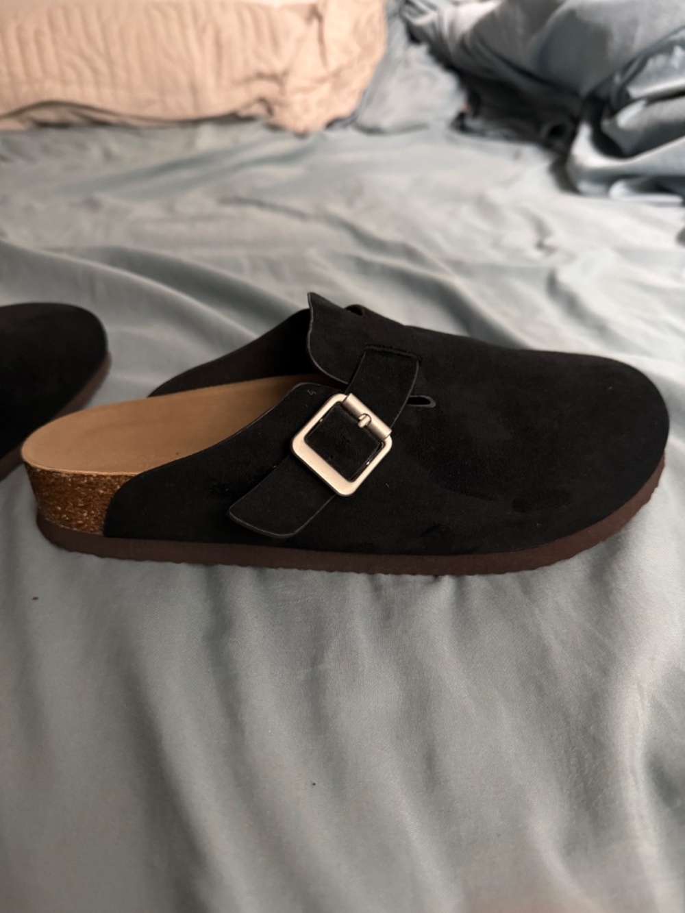 New Universal Thread clogs - Picture 4 of 5